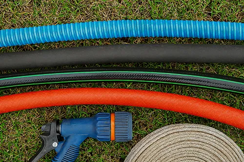 چند مدل شیلنگ آب برای آبیاری باغچه